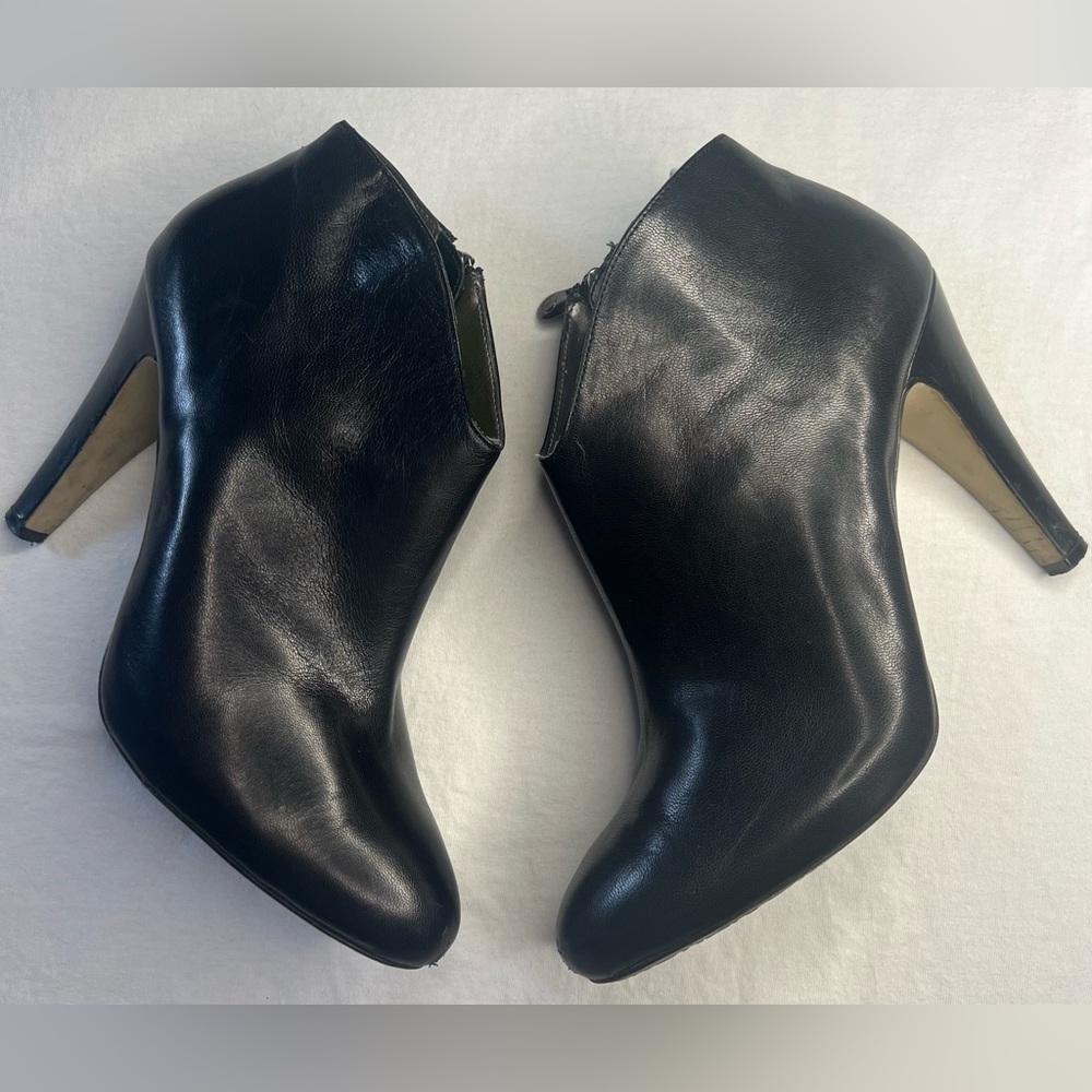 Adrienne Vittadini Black Leather Ankle Boots, Side Zipper Preowned Size 7.5
